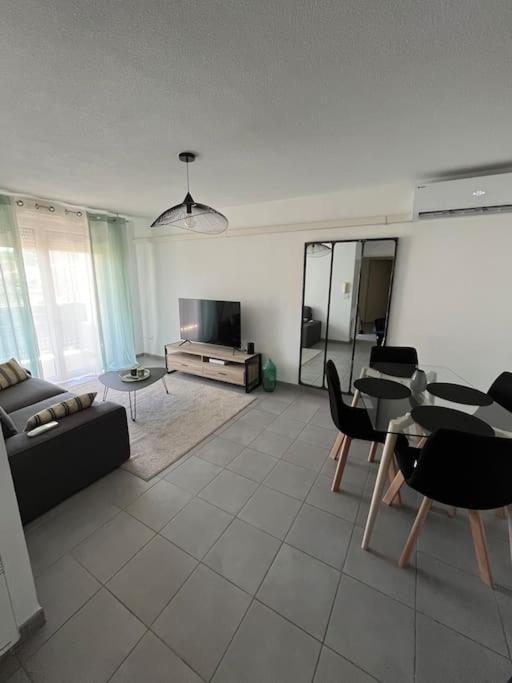 Joli Appt 45 M2 Avec Terrasse Apartment Lunel  Bagian luar foto