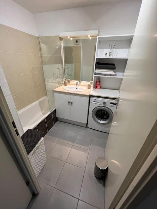 Joli Appt 45 M2 Avec Terrasse Apartment Lunel  Bagian luar foto